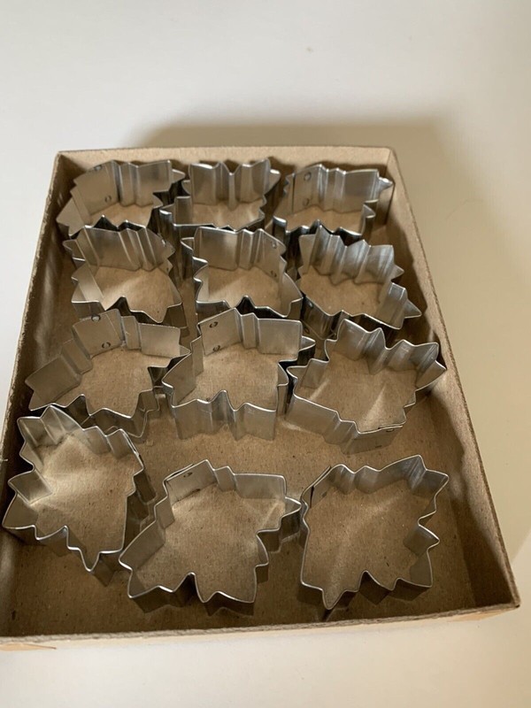 Mini Maple Leaf Cookie Cutters Set of 12 Metal Fall Autumn gallery