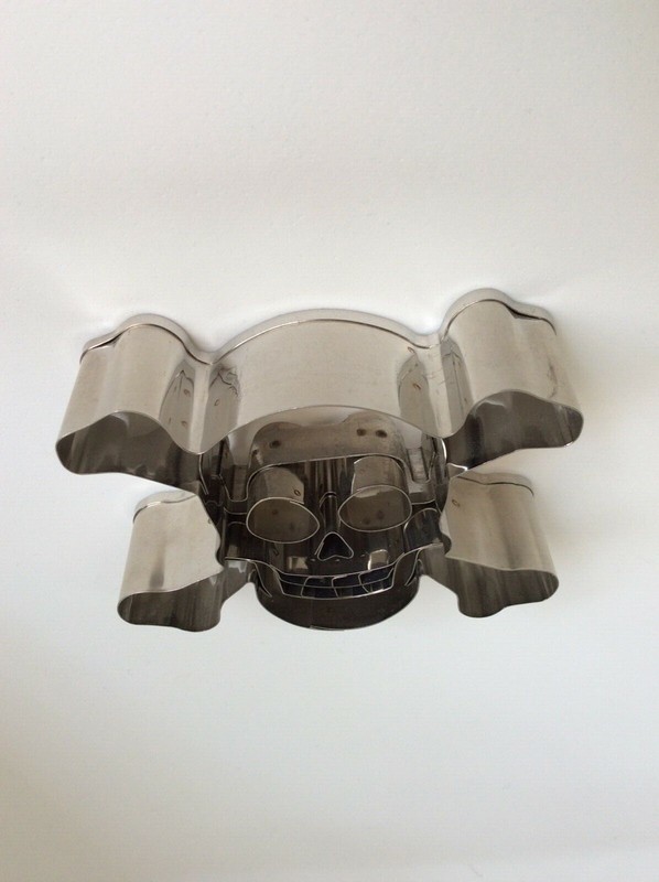 COOKIE CUTTER SKULL/PIRATE SHAPE gallery