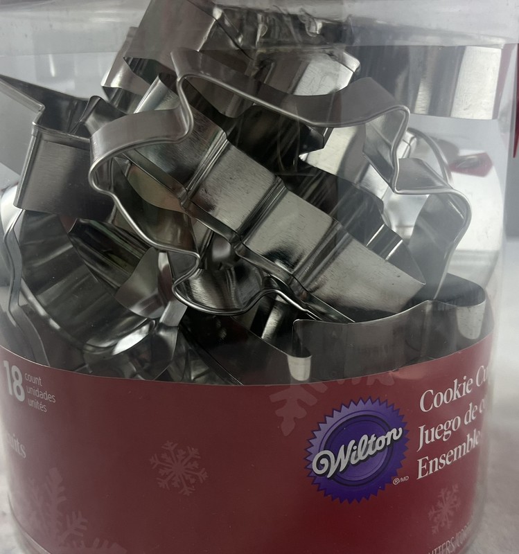 New Wilton Holiday 18-Pc Christmas Cookie Cutter Set Metal Angel Star Tree gallery