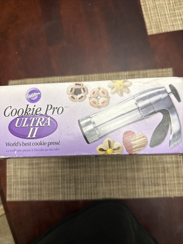 Wilton Cookie Pro Ultra II Soft Grip w/17 Shape Discs Cookie Press Baking gallery