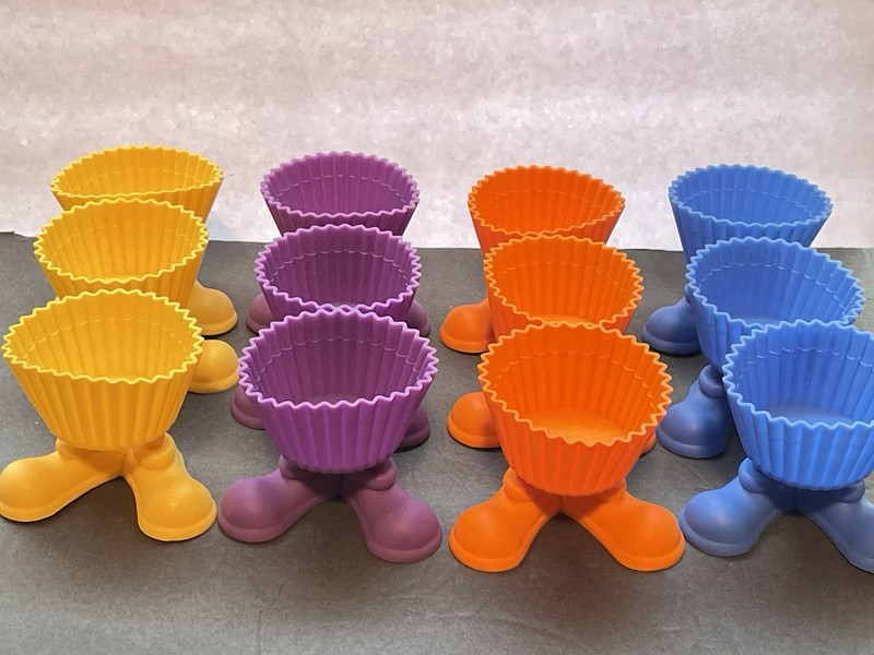 12 Wilton Cupcake Holders SILLY FEET Multicolored Silicone Baking Cups 2 1/2”