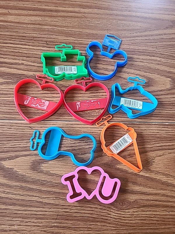 Cookie Cutter Lot Of 8 Assorted Themes Christmas Birthday Valentines Day