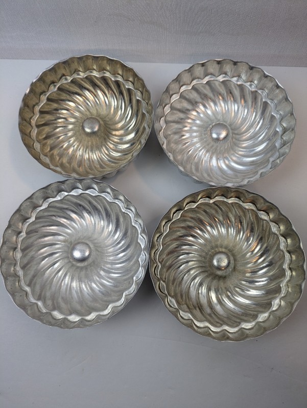 Set of 4 Aluminum Swirl Gelatin Molds 4" diameter round Vintage gallery