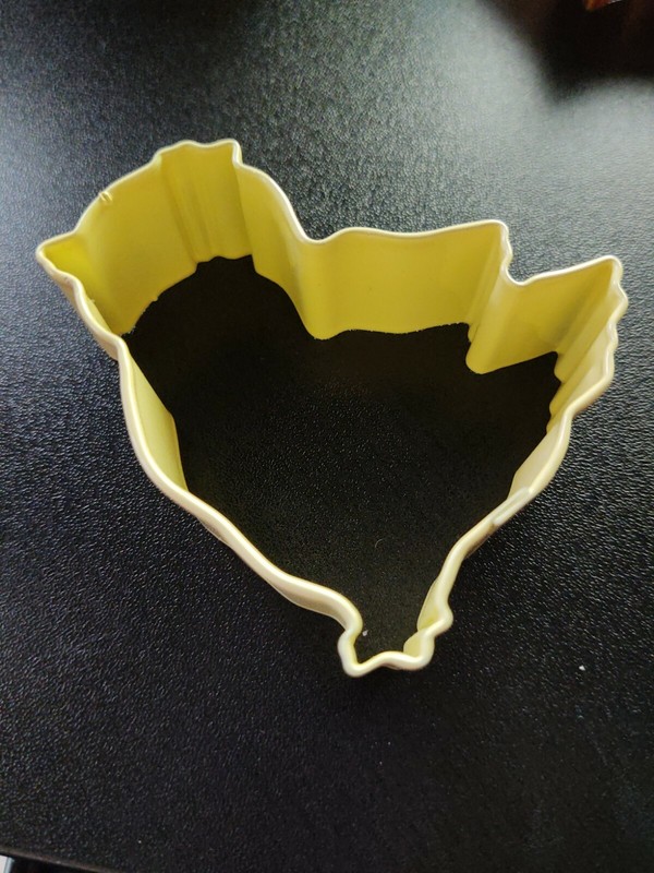 Wilton metal baby chick shaped cookie cutter 3″ yellow