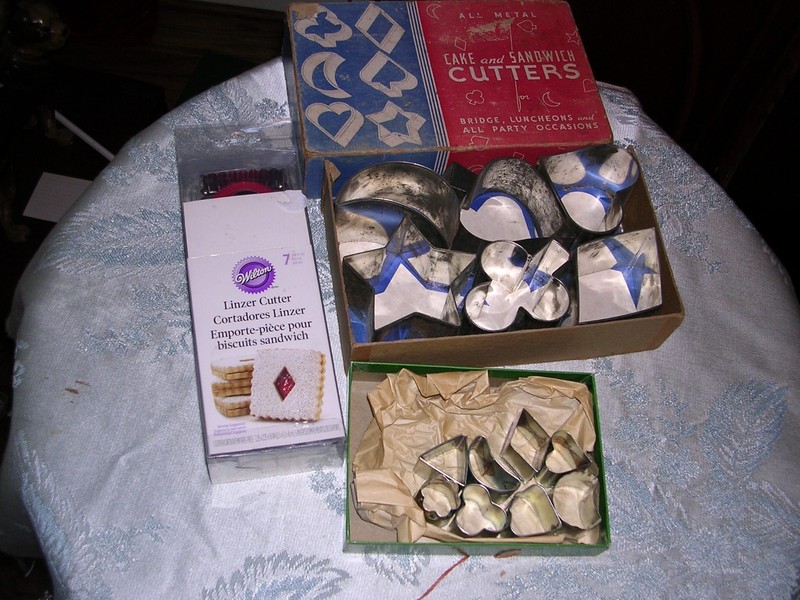 #D Wilton Linzer + Vintage Cookie Cutter Sets ~21 Large & Small ~ Holiday Baking