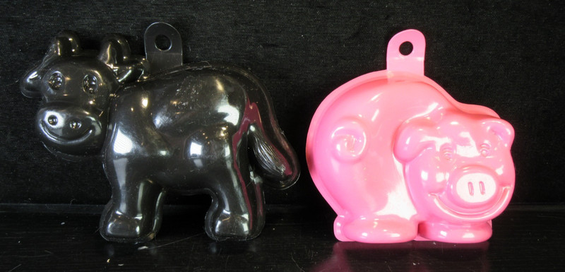 2 Mouldings Inc Pig & Cow Rice Crispy Jello Chocolate Molds