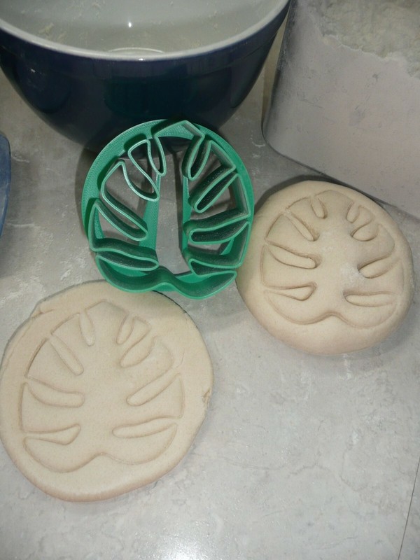 MONSTERA LEAF DESIGN PATTERN CONCHA CUTTER MEXICAN SWEET BREAD STAMP USA PR4625 gallery