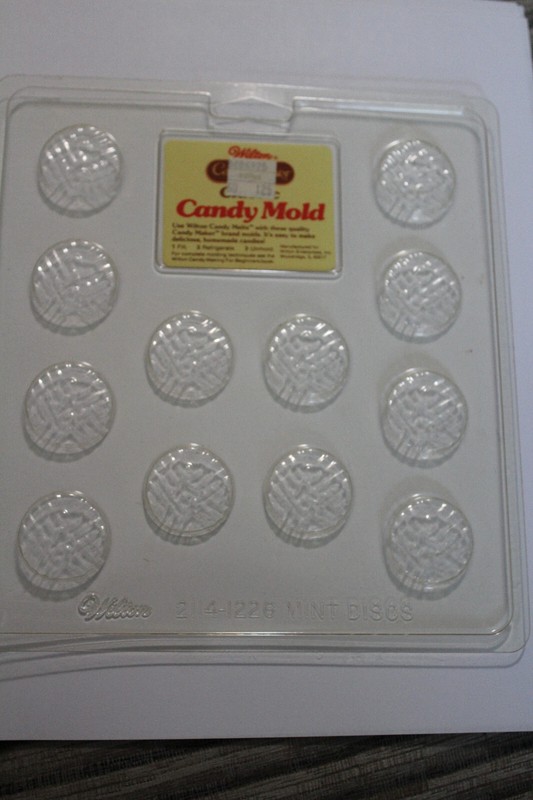 2 Lot Rare Vintage Wilton Candy Mold ACORDIAN RUFFLE, MINT DISCS 2114-1013, 1226 gallery