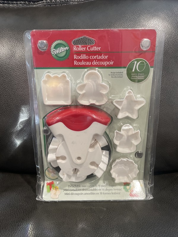 Wilton Roller Cookie Cutter with 10 Detachable Christmas Cookie Cutter Shapes