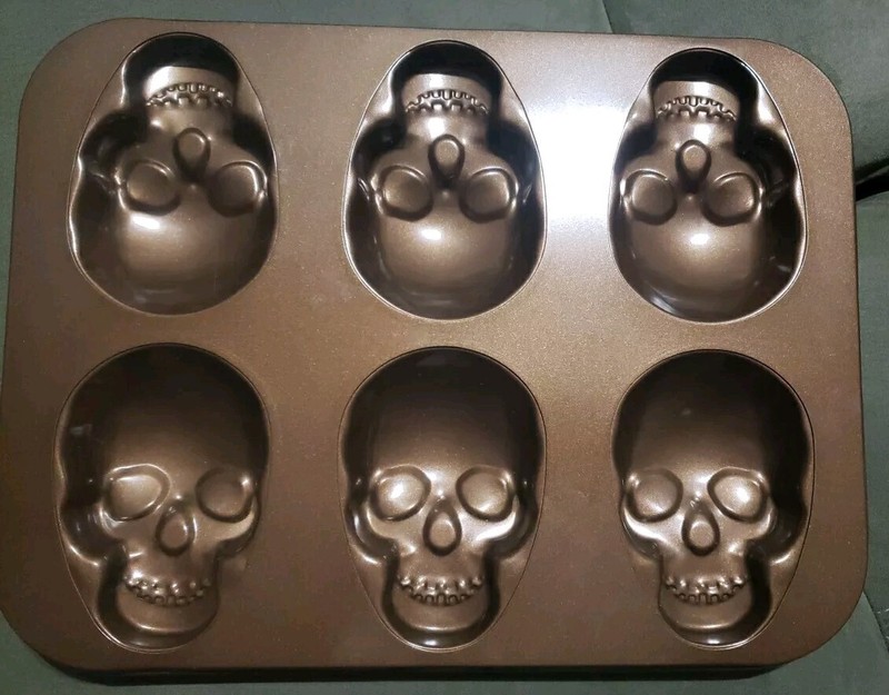 2-3D Metal Skull Mold Baking Pan Nordic 6 Skull Muffin Cup Cake Theme Party Goth