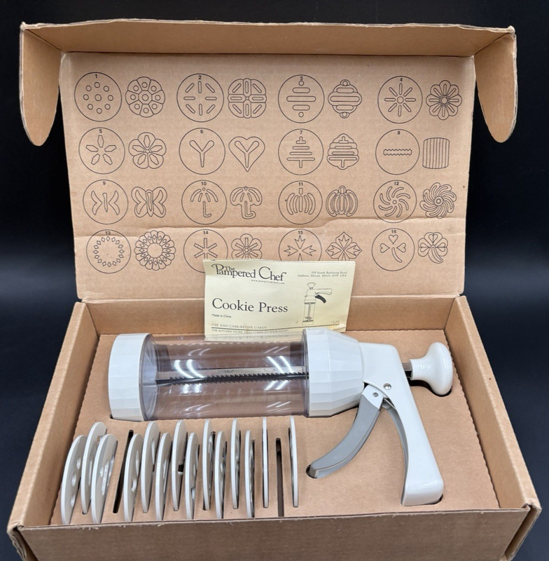 Pampered Chef Cookie Press 14 Discs Beige #1525 Kids Family Christmas Holiday