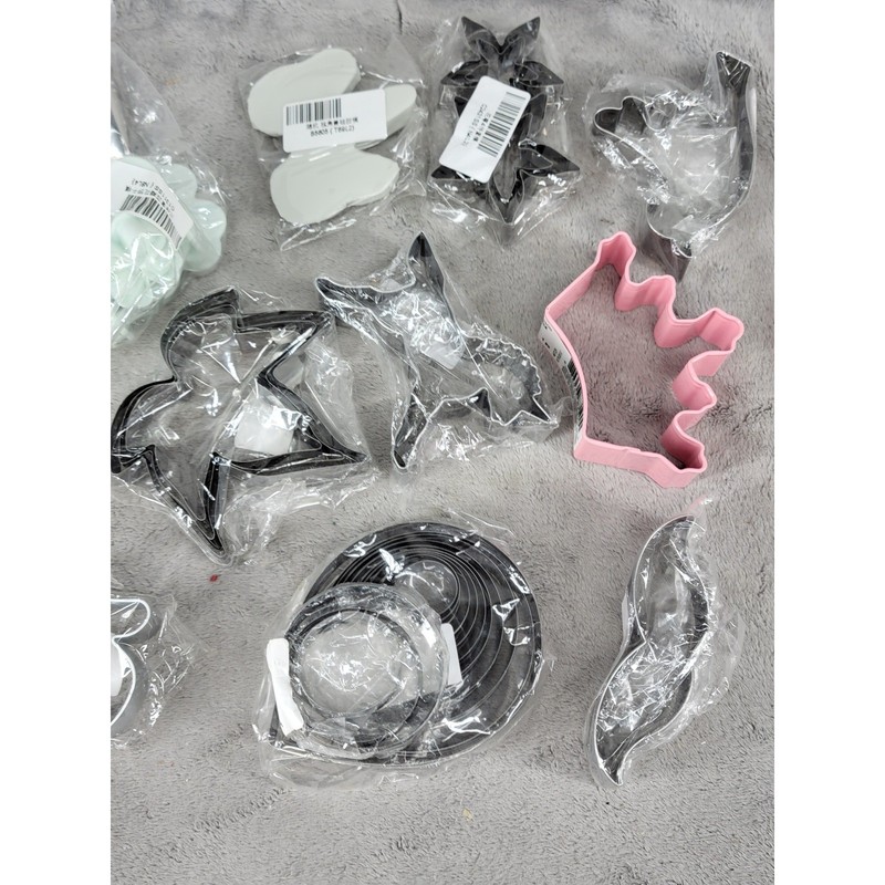 Lot Of Assorted Cookie Cutters Set Baking Fun Shapes Metal Plastic gallery