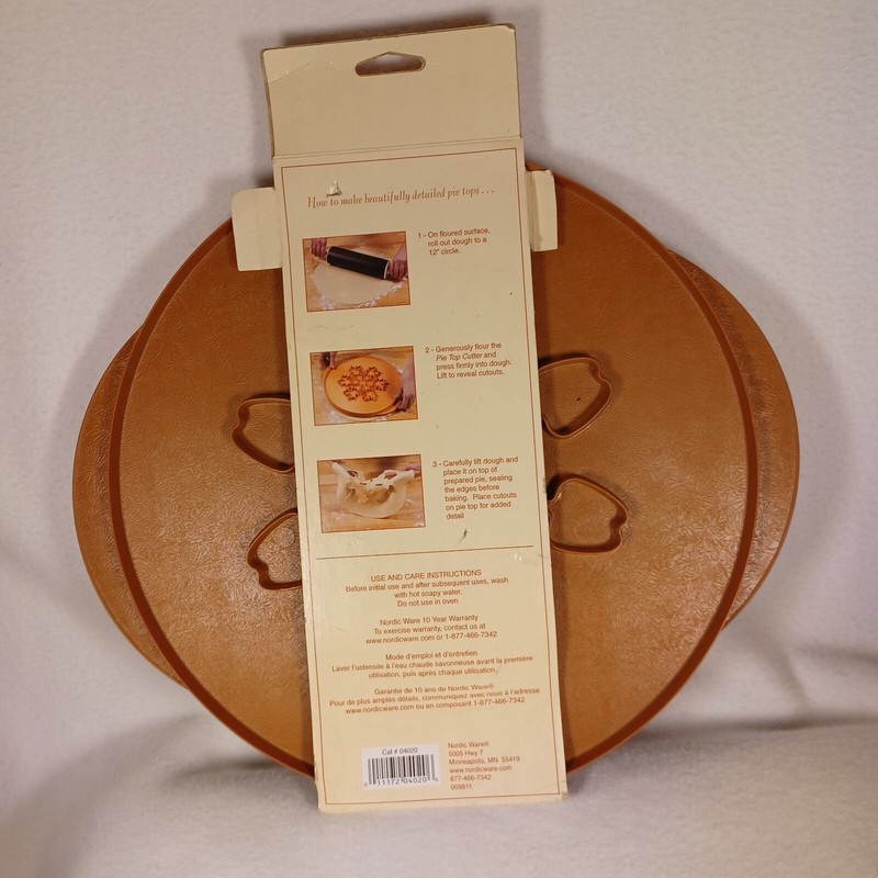 Nordic Ware 12" Brown Leaves & Apples Reversible Pie Top Cutter #04020 gallery