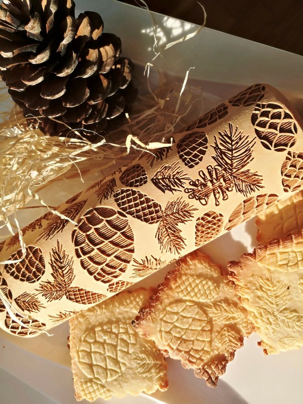 Cedar cones Engraved Embossing Rolling Pin Woоden Embossed Dough Roller