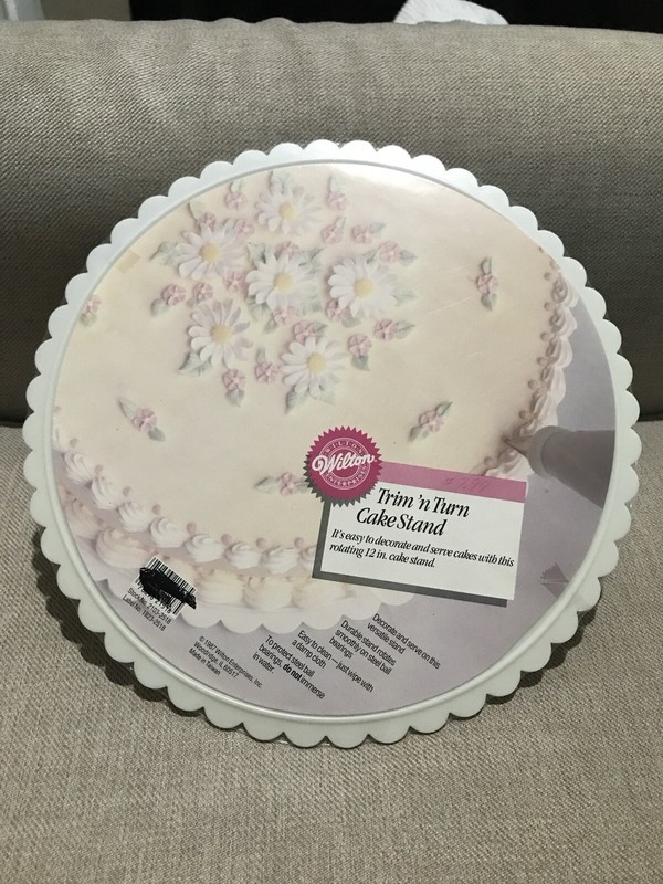 WILTON -VINTAGE (1998) TRIM ‘ N TURN CAKE STAND- FLUTE-EDGED 12″ PLATE -New
