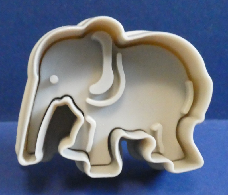 NEW, UNUSED LOT OF 4 ANIMAL 2"- 3" COOKIE STAMPERS - LION-ZEBRA-GIRAFFE-ELEPHANT gallery