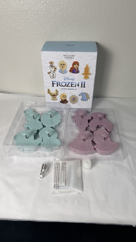 Williams Sonoma Disney Frozen II Cookie Cutter Baking Kit 23 Pc Set NEW Open Box