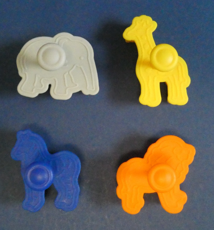 NEW, UNUSED LOT OF 4 ANIMAL 2″- 3″ COOKIE STAMPERS – LION-ZEBRA-GIRAFFE-ELEPHANT