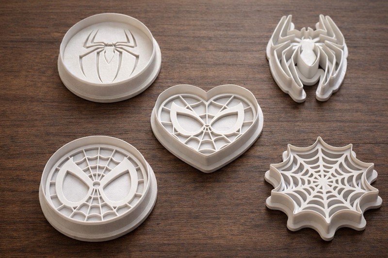 Marvel Cartoon Character Cookie Cutters 5 Pack, Assorted Colors, Plastic gallery