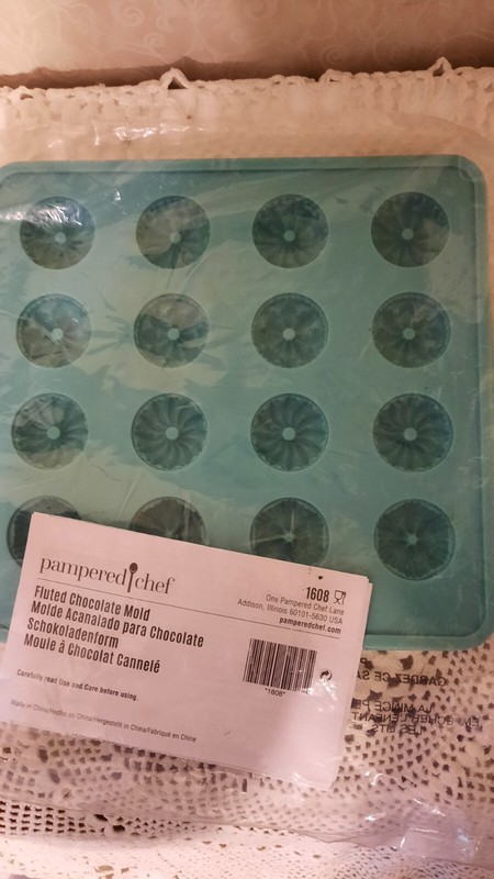 Pampered chef silicone fluted chocolate mold 8″ X 8 “