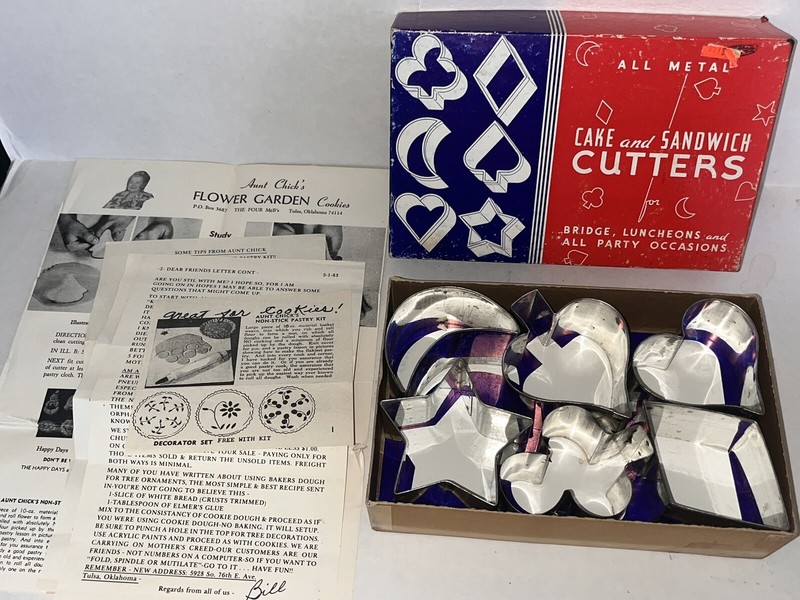 Vintage Cookie & Sandwich Cutters 50’s Bridge /Card set of 6 Metal in Box