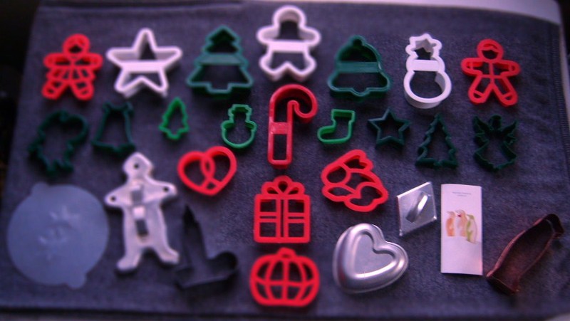 25 COOKIE CUTTERS CHRISTMAS HALLOWEEN EASTER VINTAGE TIN MARTHA STEWART & MORE!