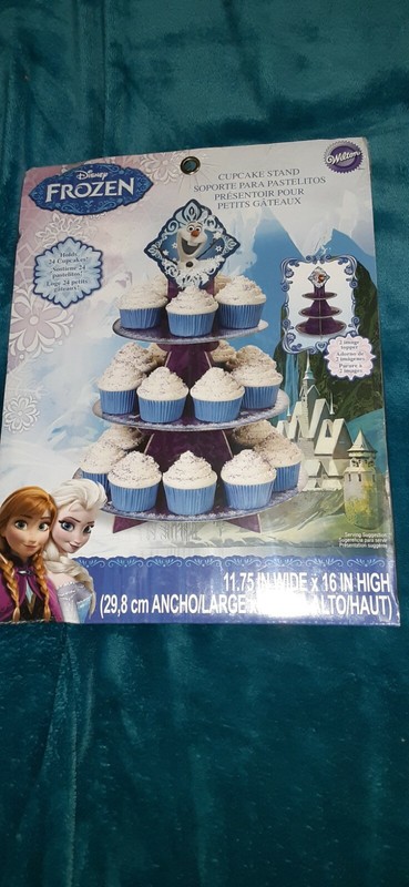 DISNEY FROZEN BIRTHDAY PARTY LOT: CUPCAKE STAND, LOOT BAGS, NAPKINS, PLACEMATS