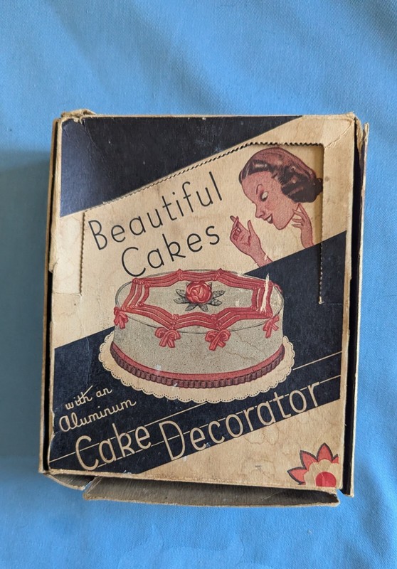 VINTAGE Beautiful Cakes Brand Aluminum Cake Decorator set