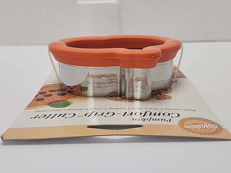 1998 Y2K New Wilton Pumpkin Comfort Grip Cutter 2310-600 gallery