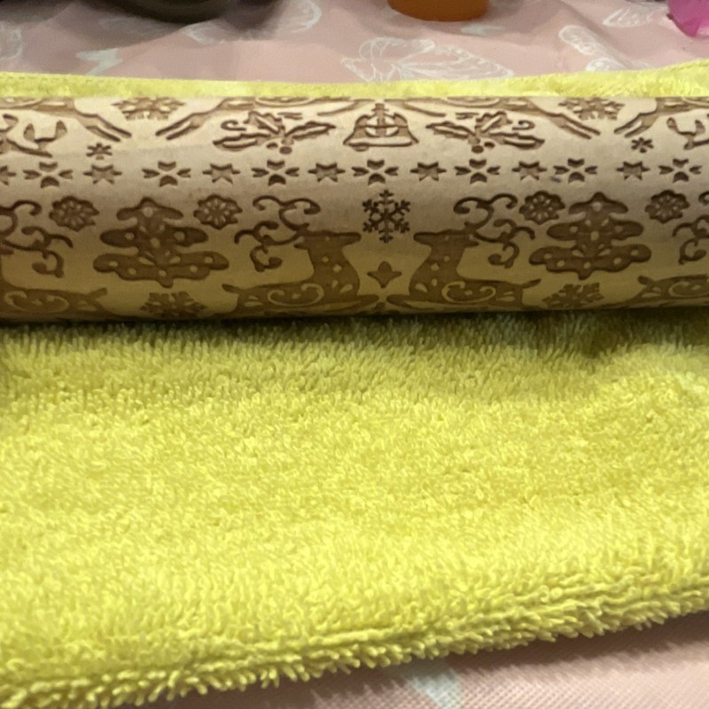 Christmas Embossing Wooden rolling pin never used, cottage deco, 14in, Beige gallery