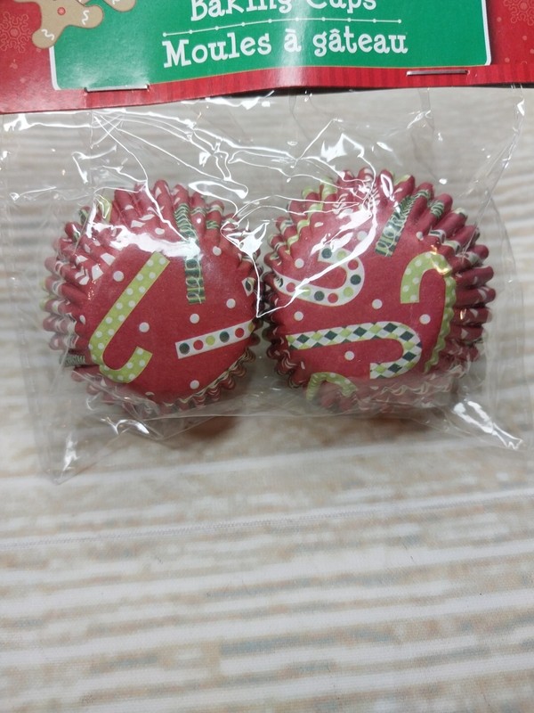 New 100 CHRISTMAS Candy Cane Gingerbread MINI Cupcake Liners Cups Wrappers Party gallery