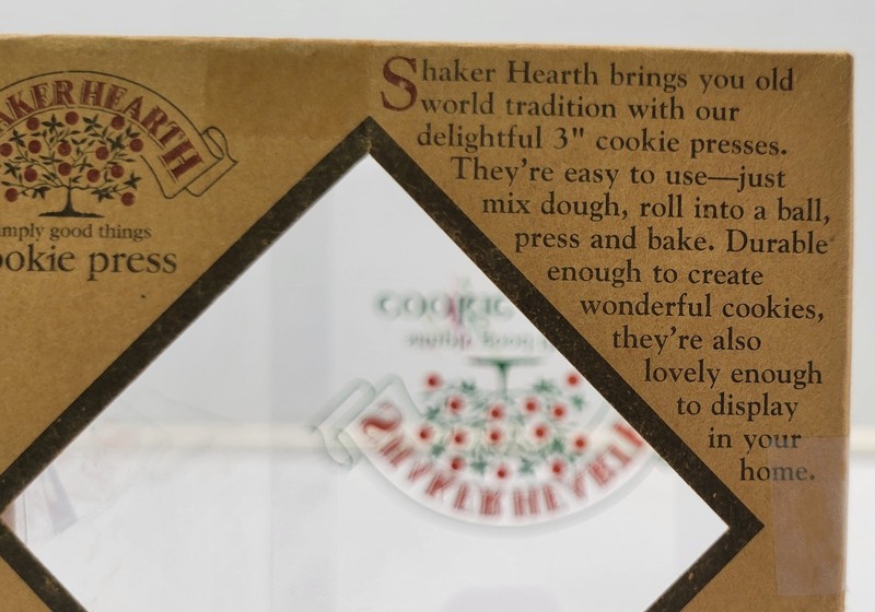 *D) Vintage 1997 Shaker Hearth Christmas Gingerbread Man Terracotta Cookie Press gallery