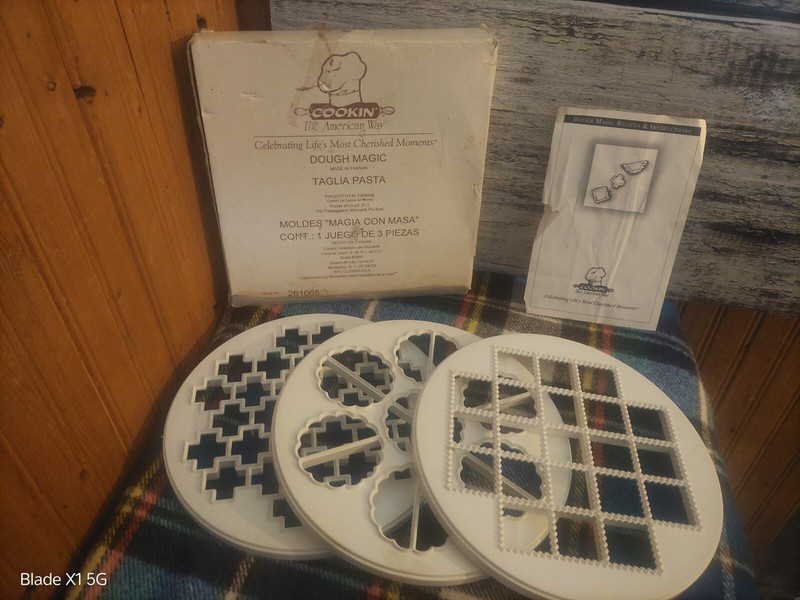 New Cookin’ The American Way Dough Magic 3 Pastry Cutters, Pie Crust