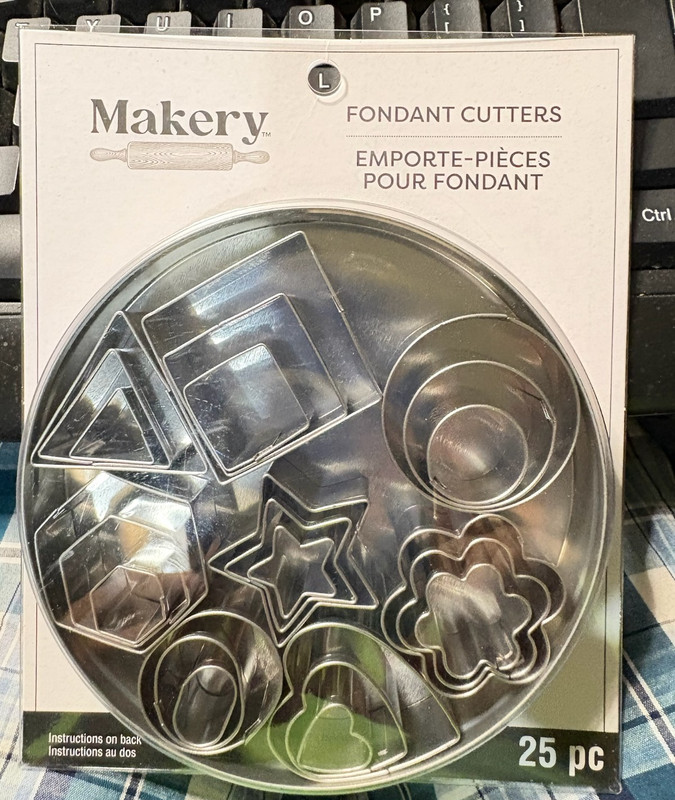 NEW Makery Fondant Cutters 25 pieces