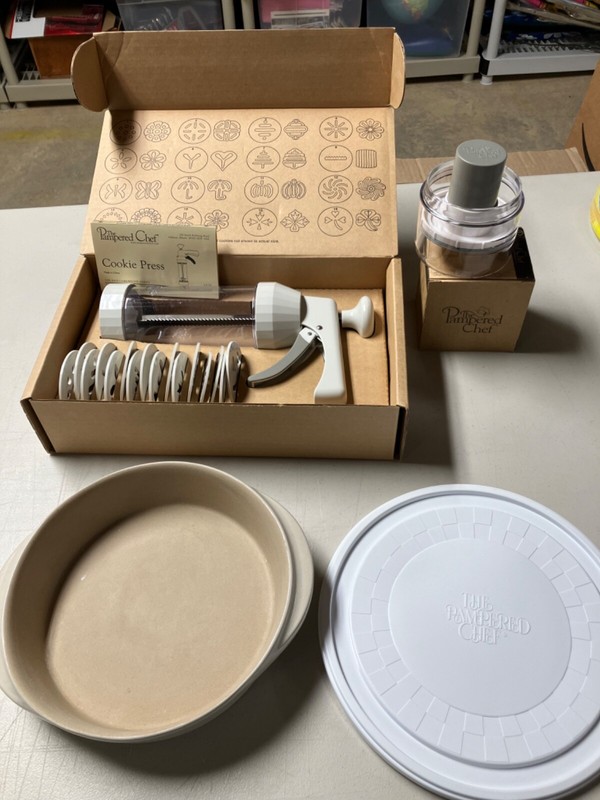 Pampered Chef lot of 4 items: Cookie Press, ice cream sandwich, round baker, lid