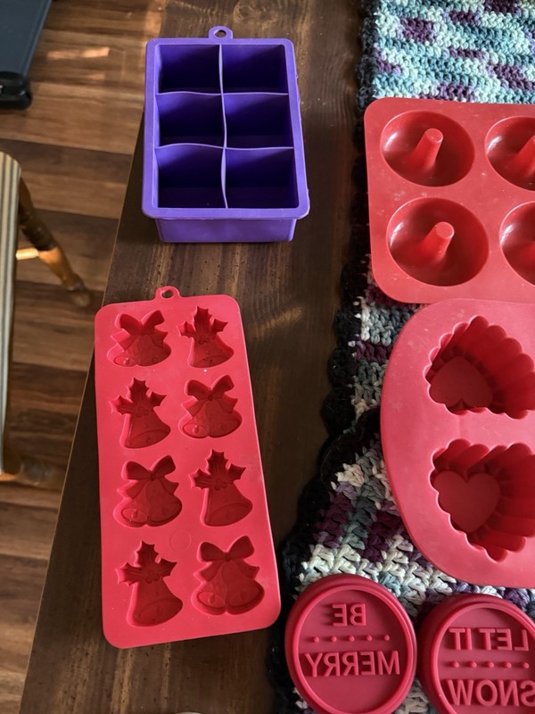 🍭🍪Assorted Silicone and Plastic Cookie & Candy molds Lot🍪🍭 gallery