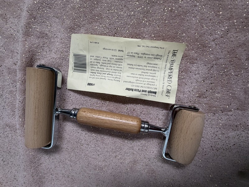 PAMPERED CHEF Dough Pizza Wooden Bakers Roller #1480 UNUSED Perfect Rolling Pin gallery