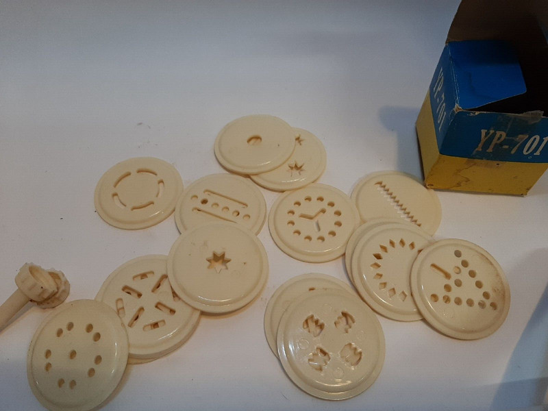 Y P 701 Cookie Press lots of dies works H1 gallery
