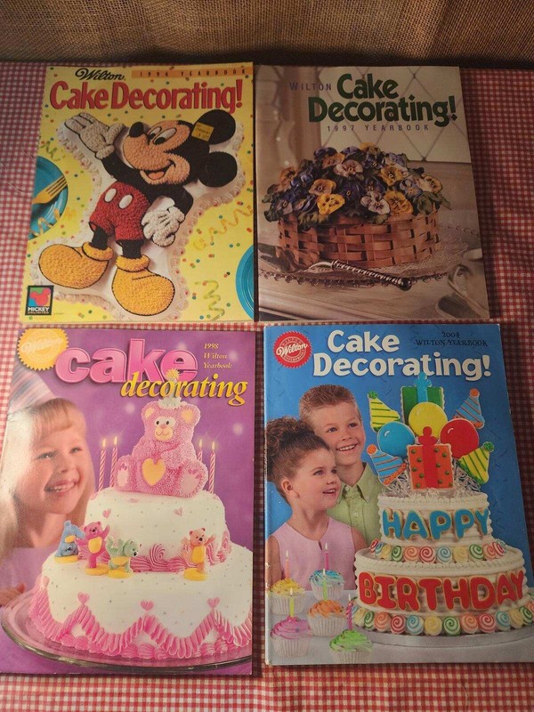11 Piece Mixed Lot Vintage Wilton Cake Decorating Books gallery