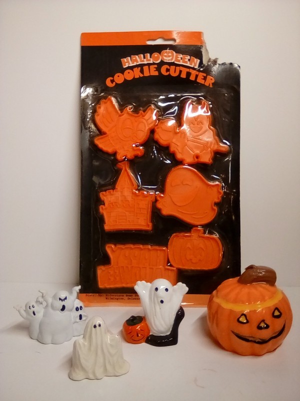 6 pc. Halloween Plastic Cookie Cutter/Stamps w/ Ceramic Accessories to Display