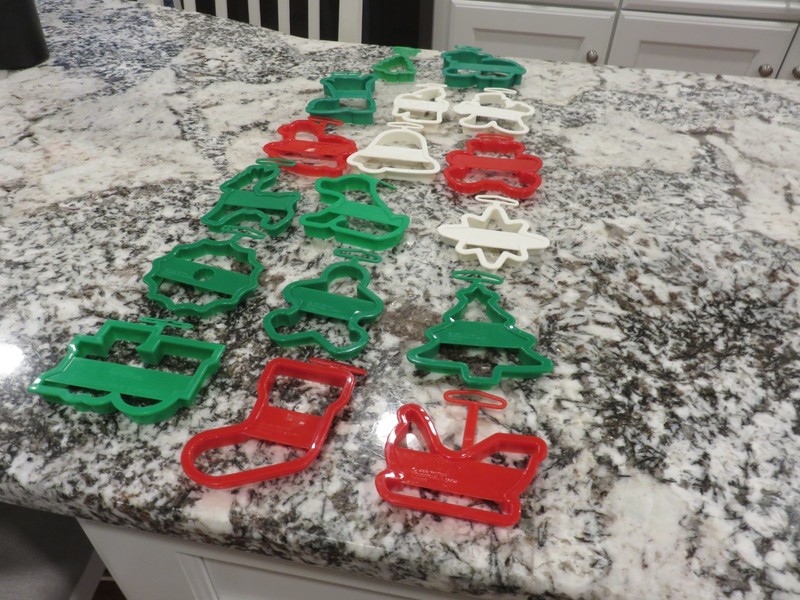 VTG 1993 Lot 15 Wilton/2 Ekco Christmas Cookie Cutters Snowman Trees Angel Puppy gallery