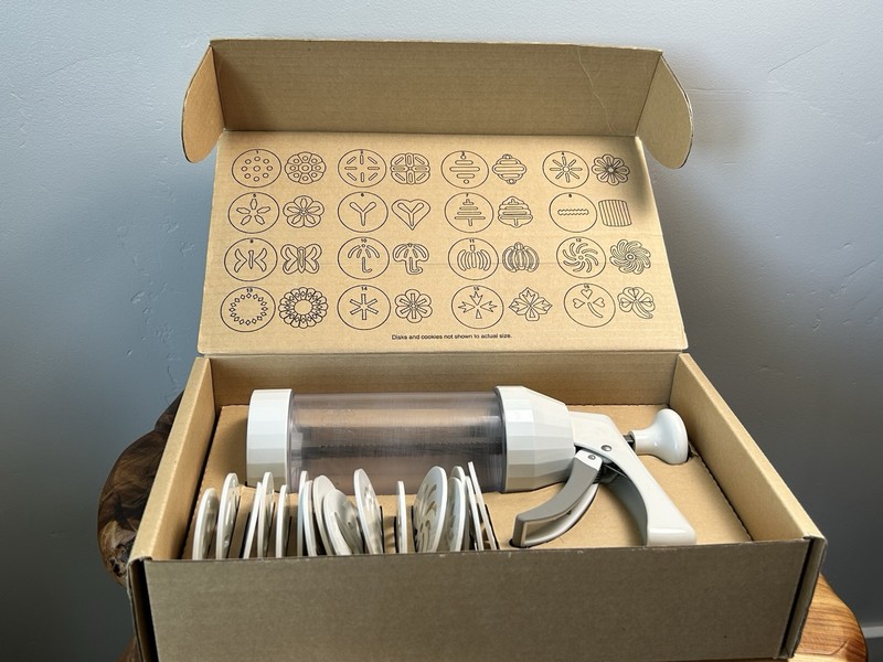 Pampered Chef Cookie Press 1525 Complete Set with all 16 Discs