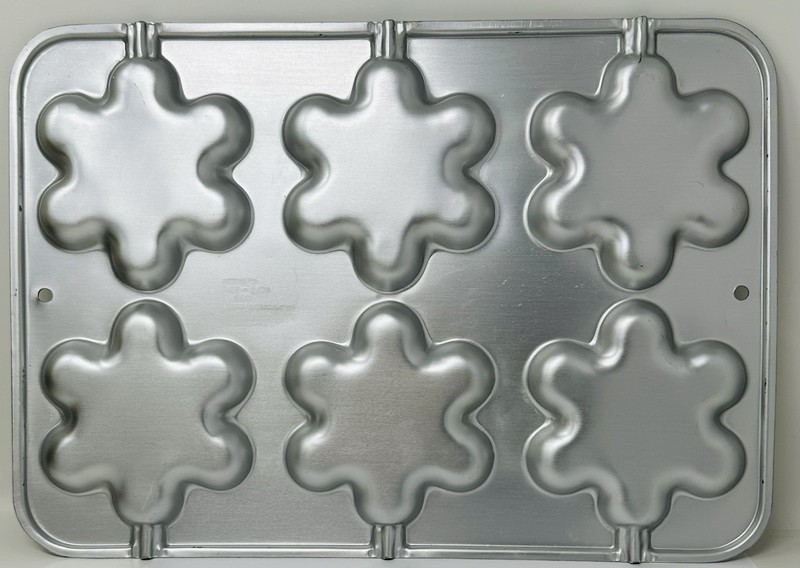 WILTON Blossom FLower Cookie Pop Mold Treat Pan Aluminum 2105-8109 Vtg gallery