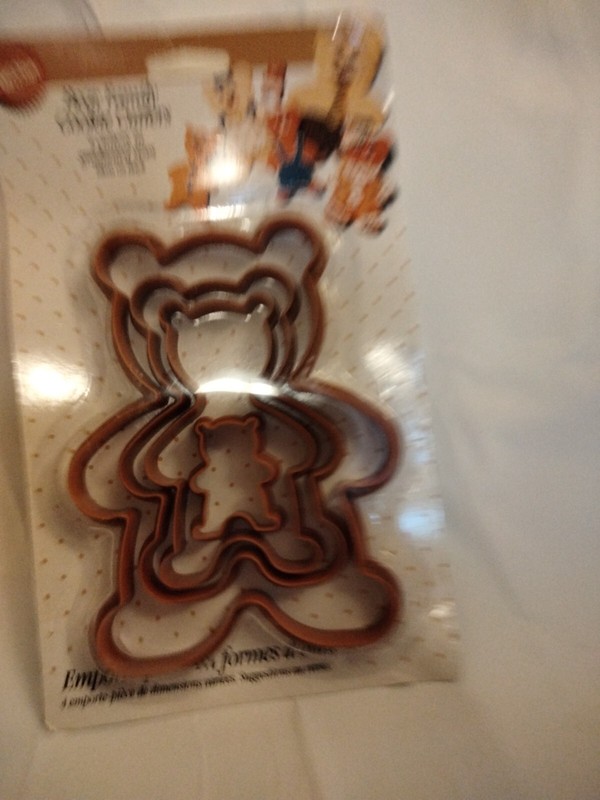 Vintage Wilton Bear Family Cookie Cutters Set Of 4. 1994 Wilton Enterprise.