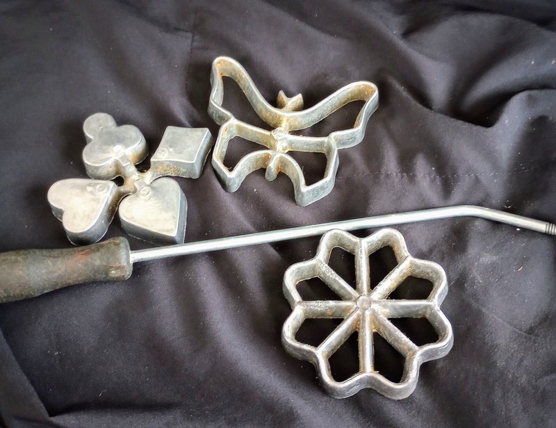 Vintage Rosette Iron Cookie Mold Set of 3 With Handle Cast Aluminum Pastry gallery