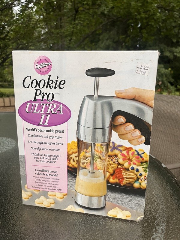 Wilton Cookie Pro Ultra II Vintage Cookie Press – 12 + 4 Bonus Discs – Used