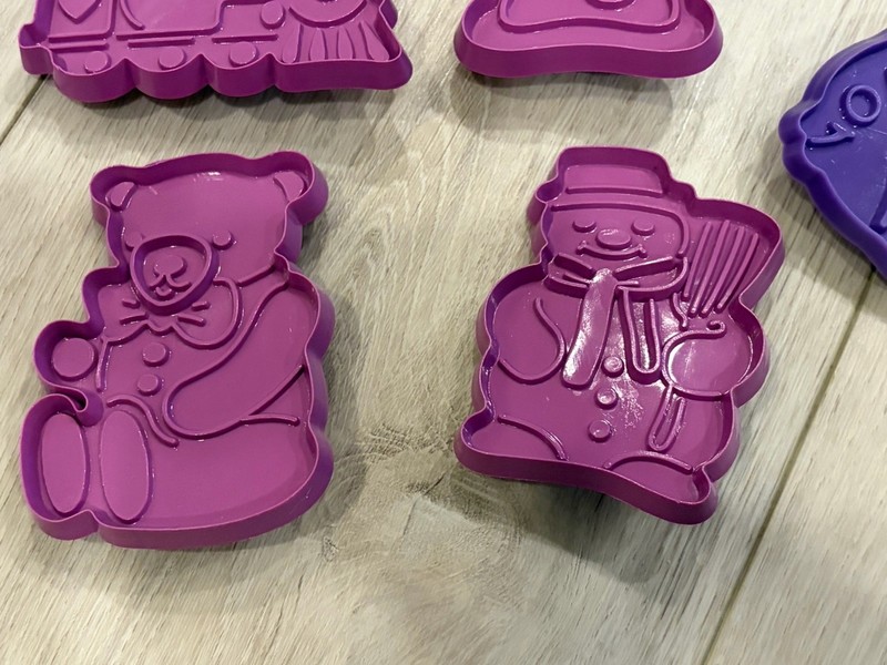 (5) Vintage 1980s Hutzler Purple Cookie Cutters Train Fish Car Bear Snowman gallery