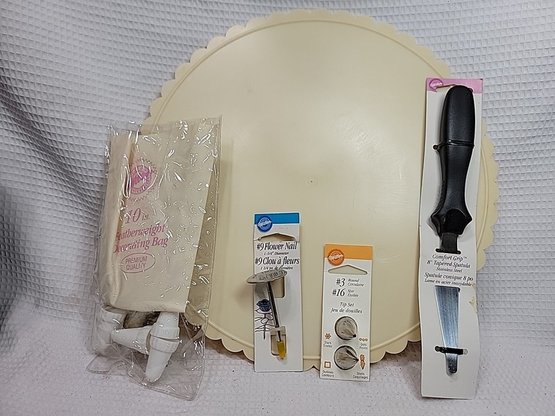 Wilton Cake Decorating Lot Spatula Tip Set Flower Nail Swivel Tray Bag