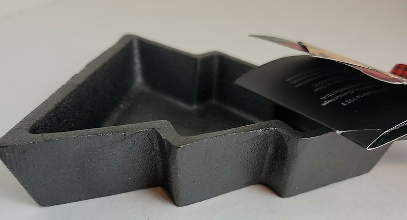 THE BAKE SHOP Cast Iron Christmas Tree Skillet Cookie Mold Pan (8.5” x 5”) - NWT gallery