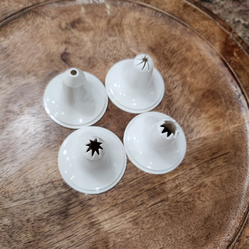 4 Pampered Chef Easy Accent Cake Icing/Cookie Decorator Tips #1778